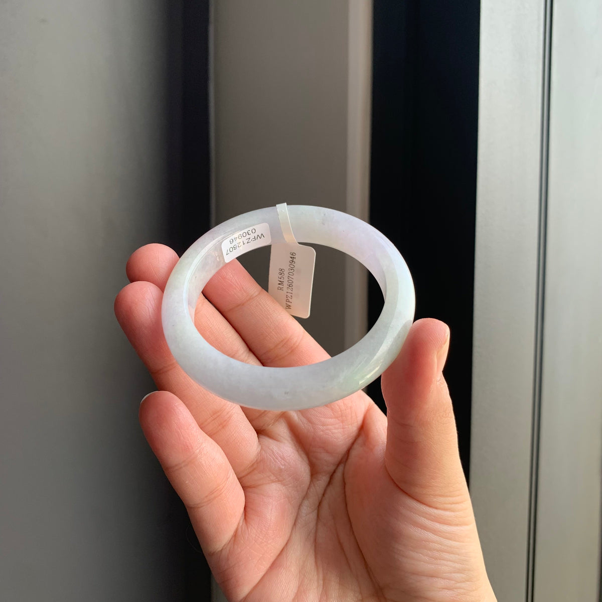 紫底春彩天然翡翠手镯 | Lavender & Chun Cai Jadeite Bangle