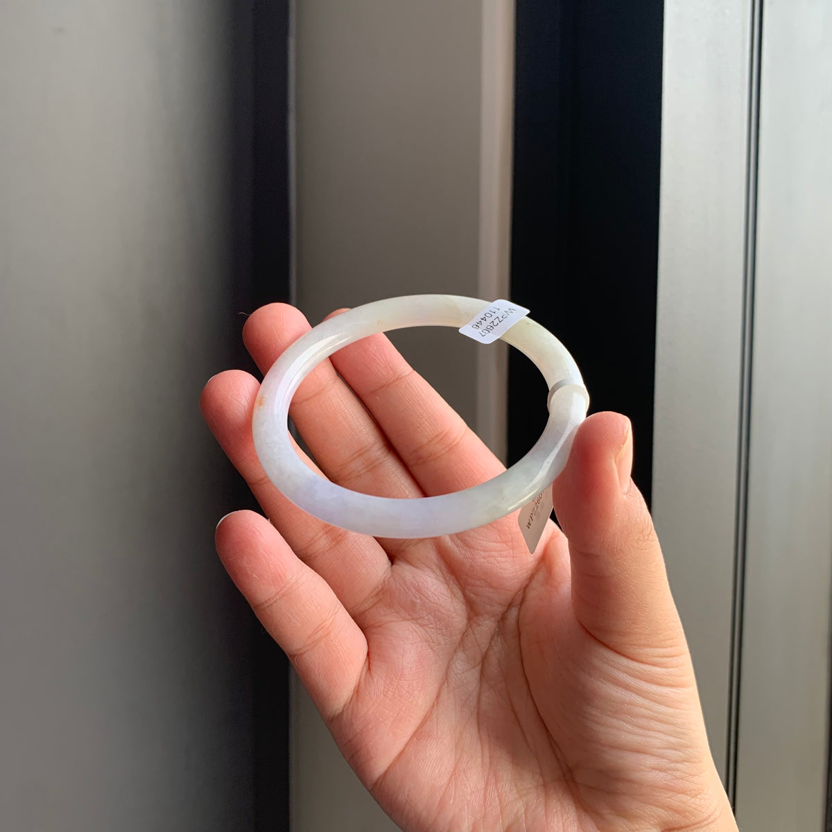 淡紫底飘绿天然翡翠圆条手镯 | Lavender & Green Floating Jadeite Round Bangle