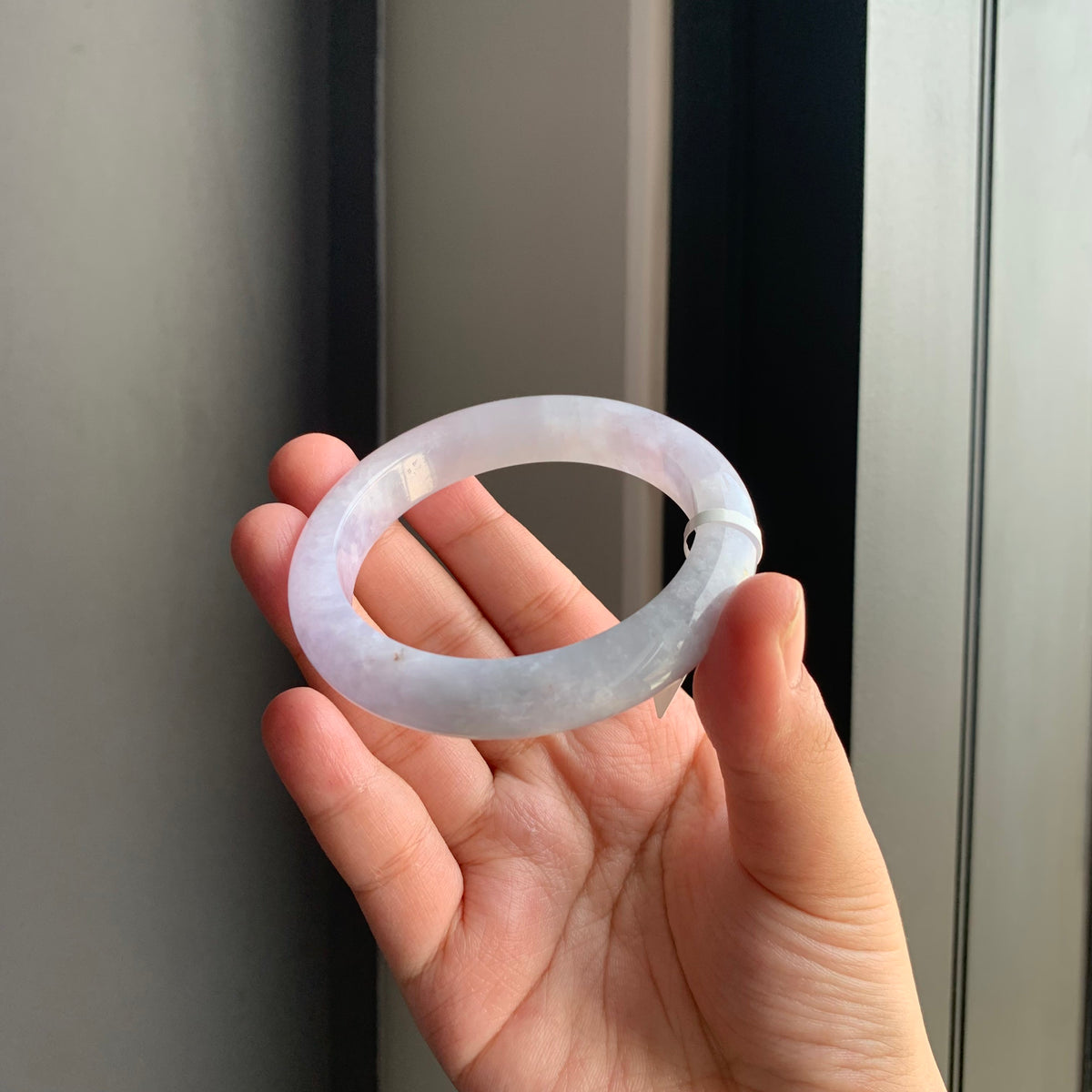 淡紫罗兰天然翡翠正圈手镯 | Lavender Jadeite Bangle