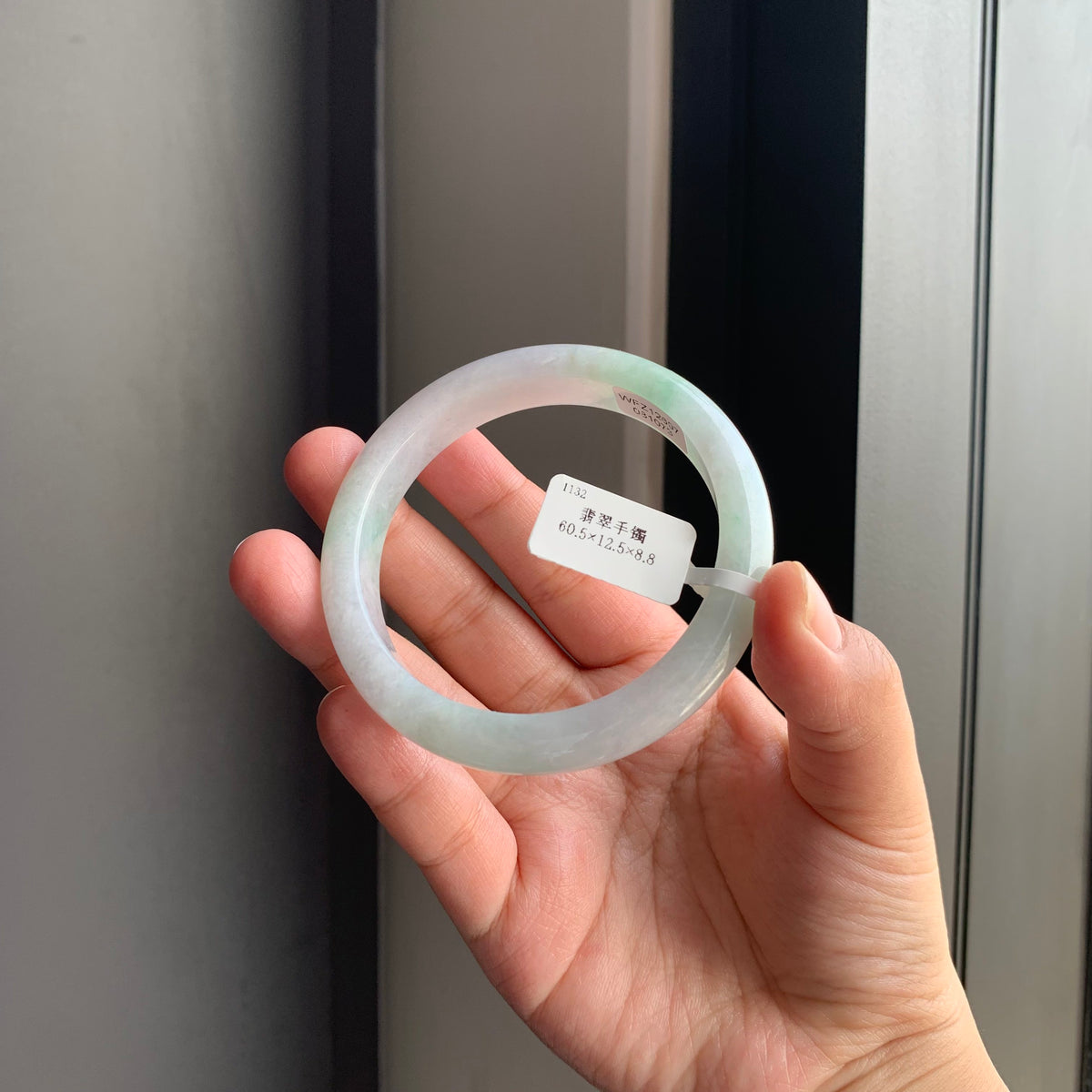 淡雅春彩天然翡翠手镯 | Soft Lavender & Green Jadeite Bangle