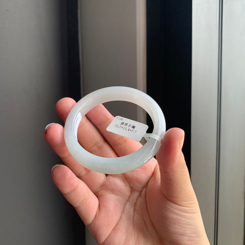 冰润白翡翠正圈手镯 | Icy White Jadeite Bangle