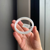 冰润白翡翠正圈手镯 | Icy White Jadeite Bangle