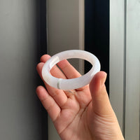 冰润白翡翠正圈手镯 | Icy White Jadeite Bangle