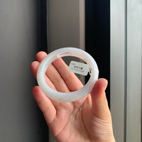 冰润白翡翠正圈手镯 | Icy White Jadeite Bangle