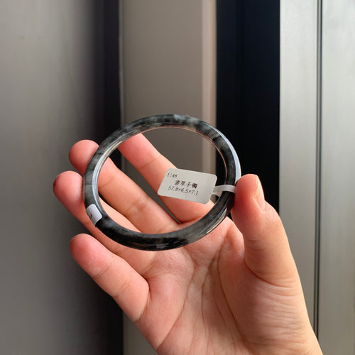 乌鸡翡翠圆条手镯 | Black Jadeite Round Bangle