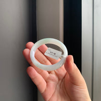 清润白底淡绿翡翠贵妃手镯 | Soft White & Green Jadeite Oval Bangle