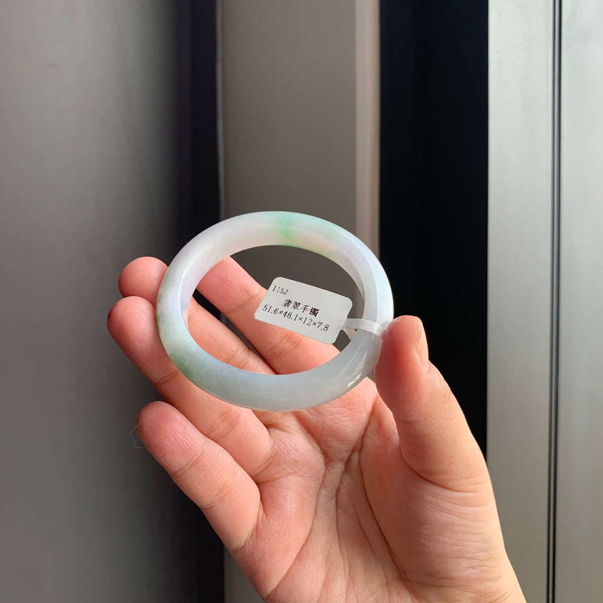 白底飘绿翡翠贵妃手镯 | White Base with Floating Green Jadeite Oval Bangle