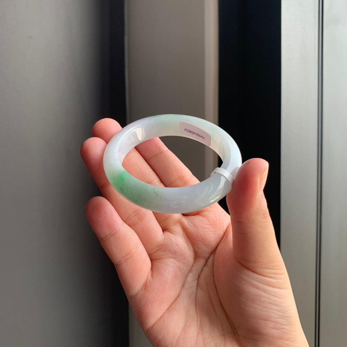 白底飘绿翡翠贵妃手镯 | White Base with Floating Green Jadeite Oval Bangle