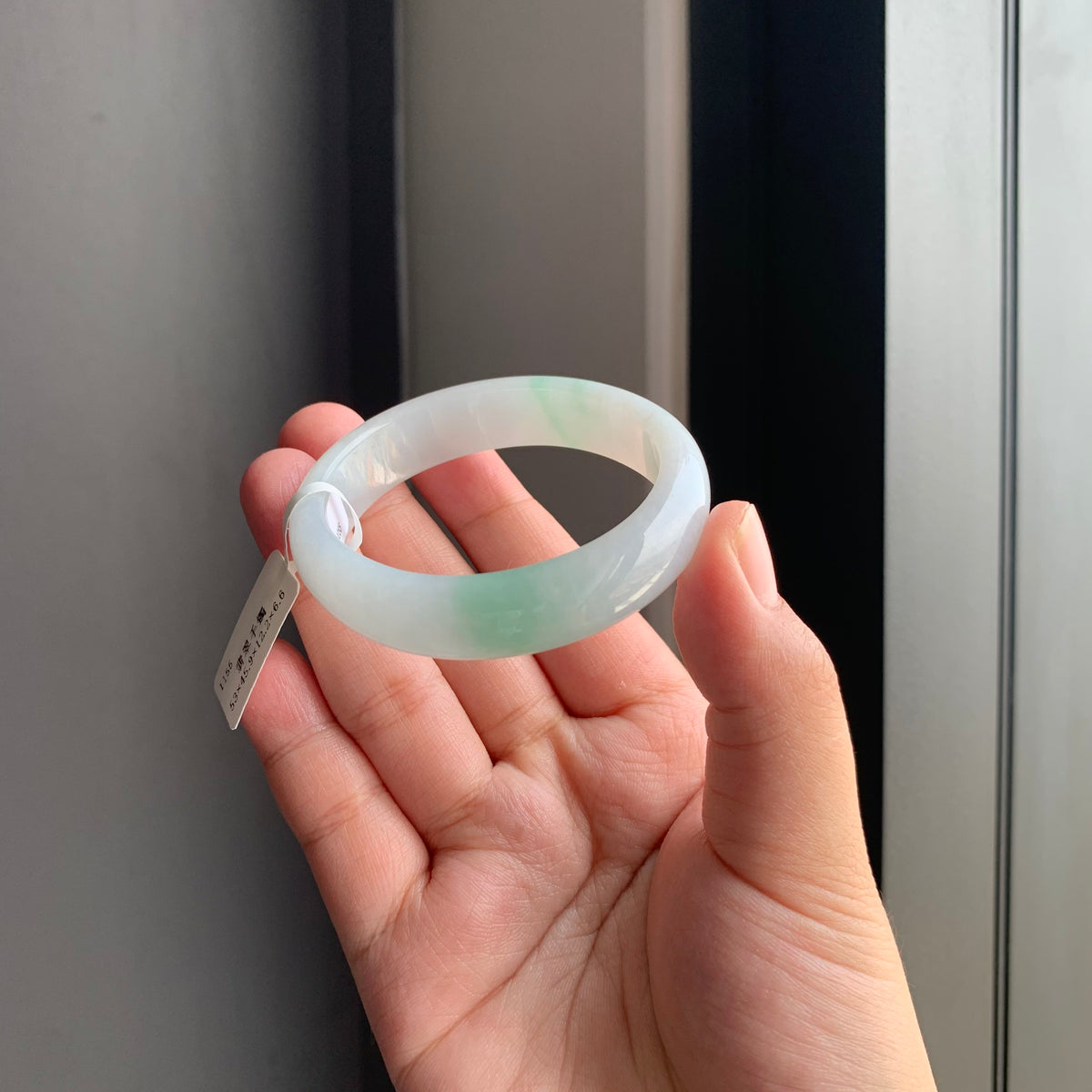 白底飘绿翡翠贵妃手镯 | White Base with Floating Green Jadeite Oval Bangle