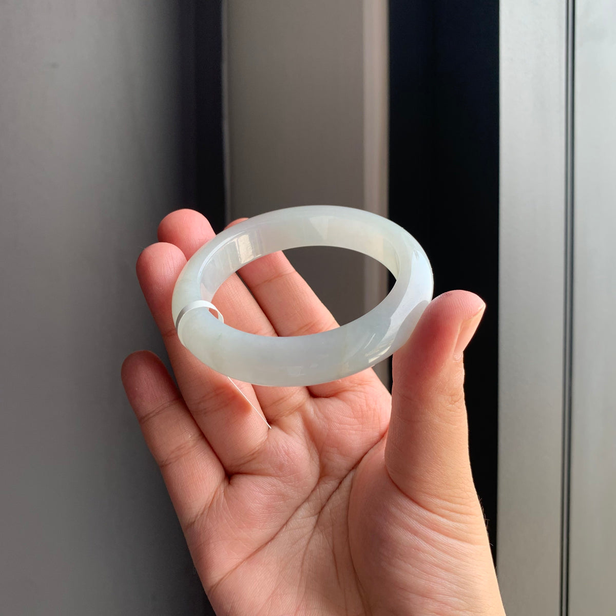 清润白底翡翠正圈手镯 | Soft White Jadeite Bangle