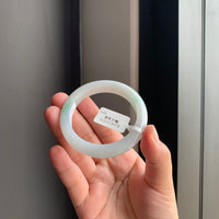 白底青天然翡翠手镯 | White Base Green Jadeite Bangle