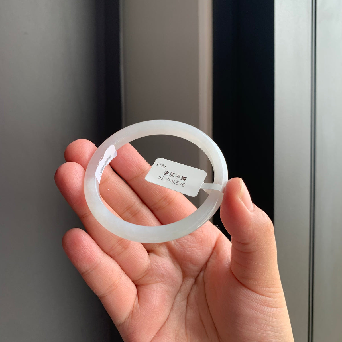 清透白冰翡翠正圈手镯 | Clear White Icy Jadeite Bangle