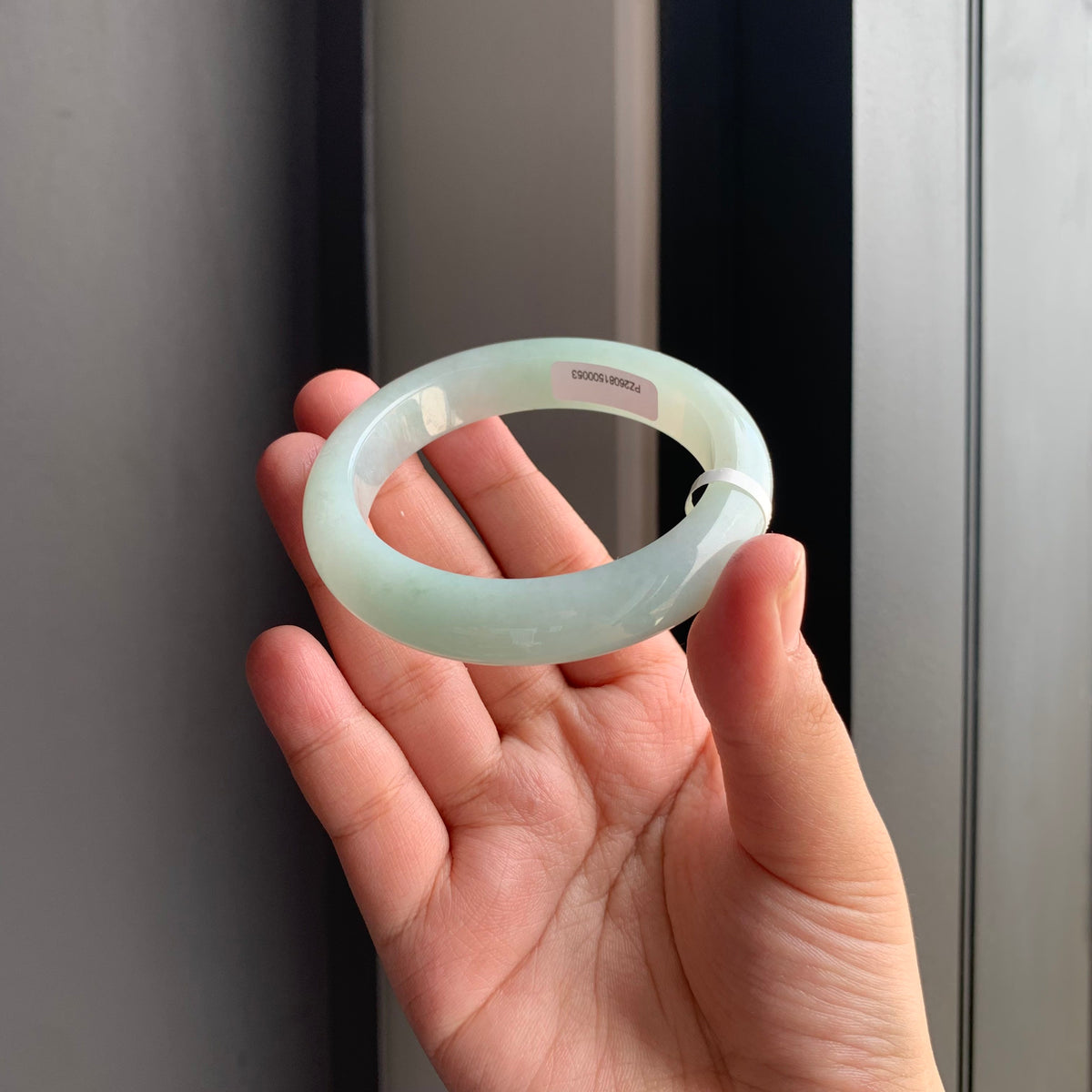 清润白底青翡翠正圈手镯 | Soft White & Green Jadeite Bangle