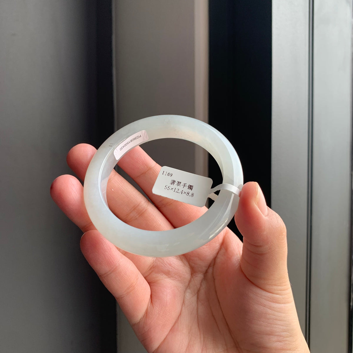 清润白底天然翡翠正圈手镯 | Soft White Jadeite Bangle
