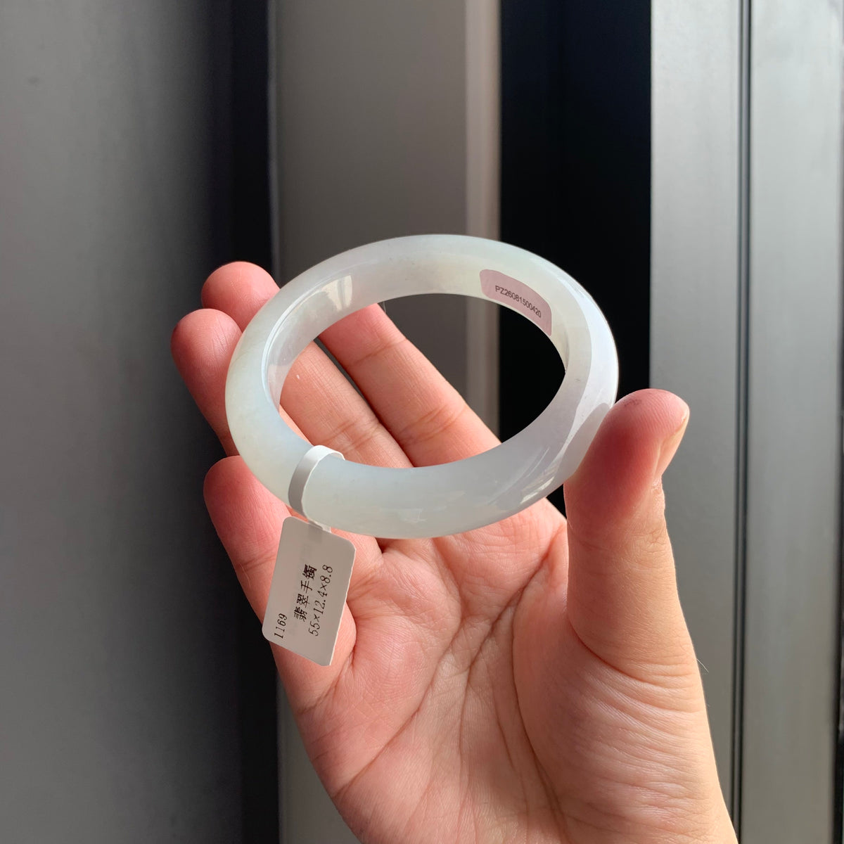 清润白底天然翡翠正圈手镯 | Soft White Jadeite Bangle
