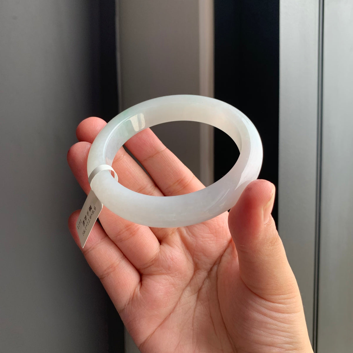 白底浅绿翡翠正圈手镯 | White Jadeite Bangle with Soft Green