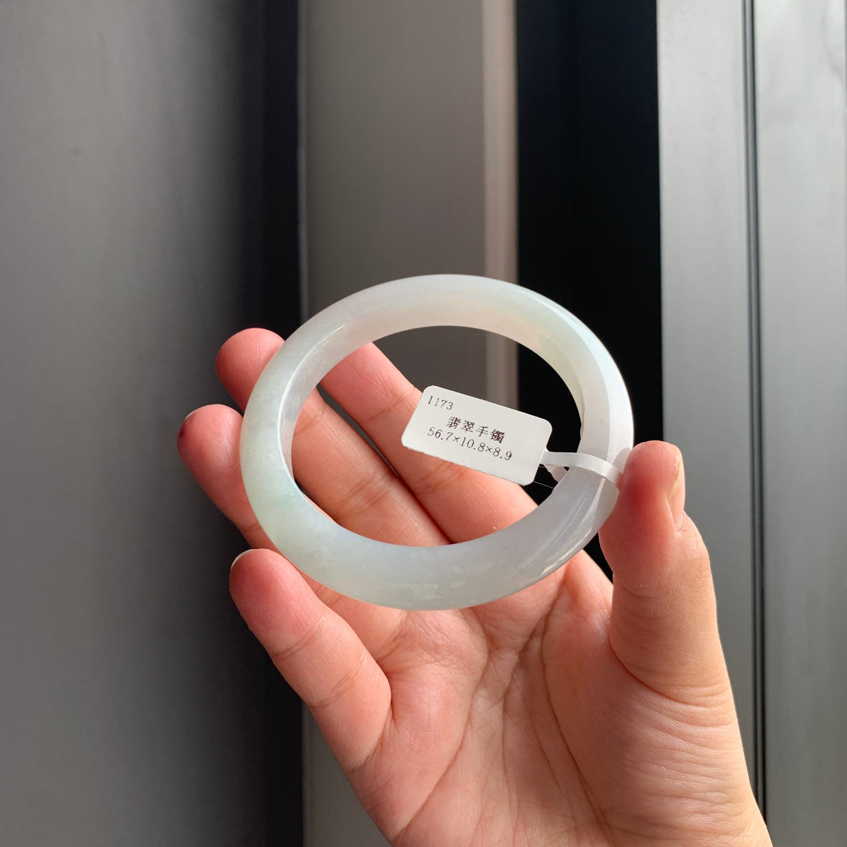 清雅白底青翡翠正圈手镯 | Soft White & Green Jadeite Bangle