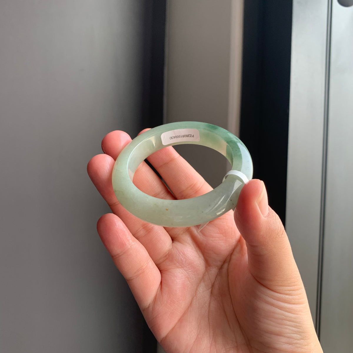半山水油青翡翠正圈手镯 | Half-Mountain Water Oily Green Jadeite Bangle