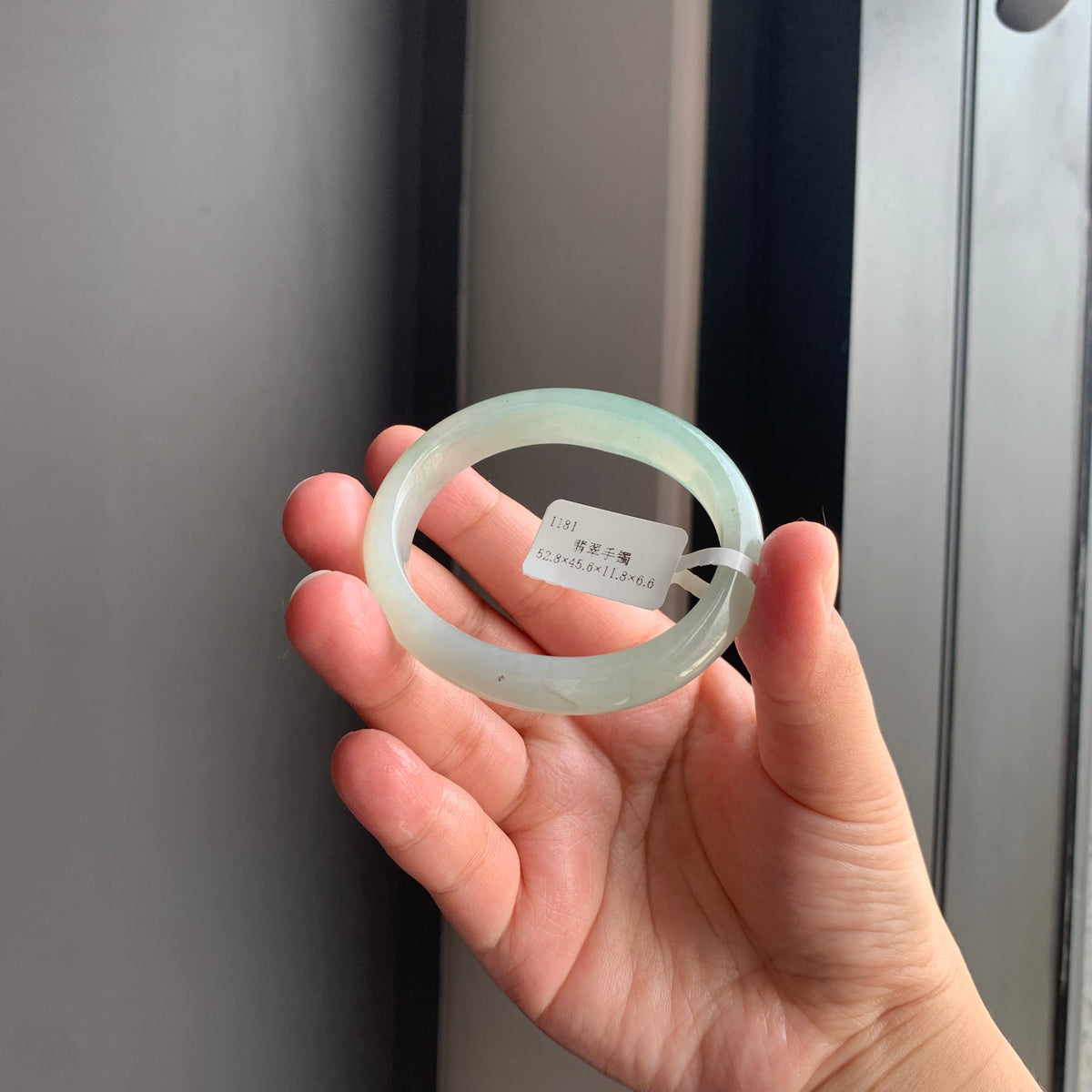 淡雅半山水翡翠贵妃手镯 | Soft Half-Mountain Water Jadeite Oval Bangle