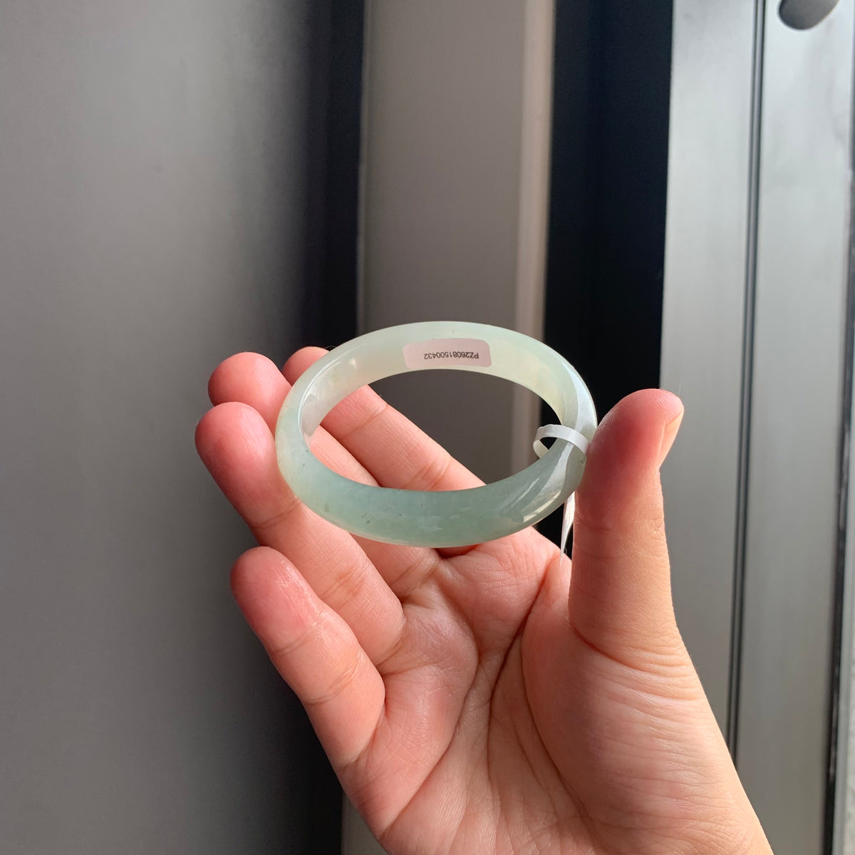 淡雅半山水翡翠贵妃手镯 | Soft Half-Mountain Water Jadeite Oval Bangle