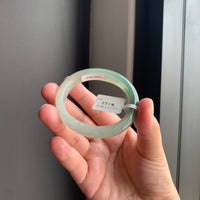 半山水油青翡翠贵妃手镯 | Half-Mountain Water Oily Green Jadeite Oval Bangle