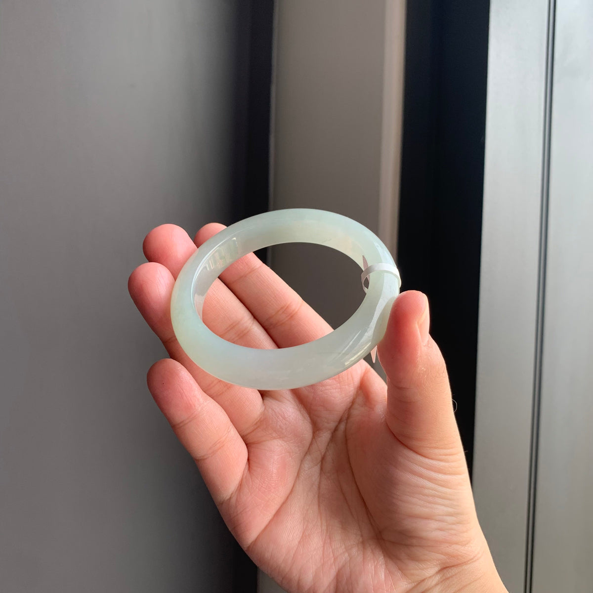 清透淡绿白底翡翠正圈手镯 | Soft Green and White Jadeite Bangle