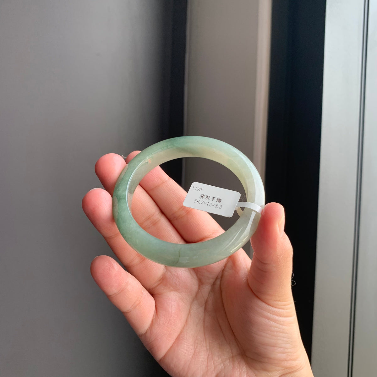 半山水油青翡翠正圈手镯 | Half-Mountain Water Oily Green Jadeite Bangle