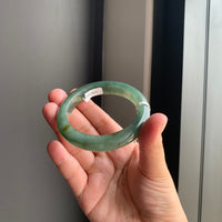 半山水油青翡翠正圈手镯 | Half-Mountain Water Oily Green Jadeite Bangle