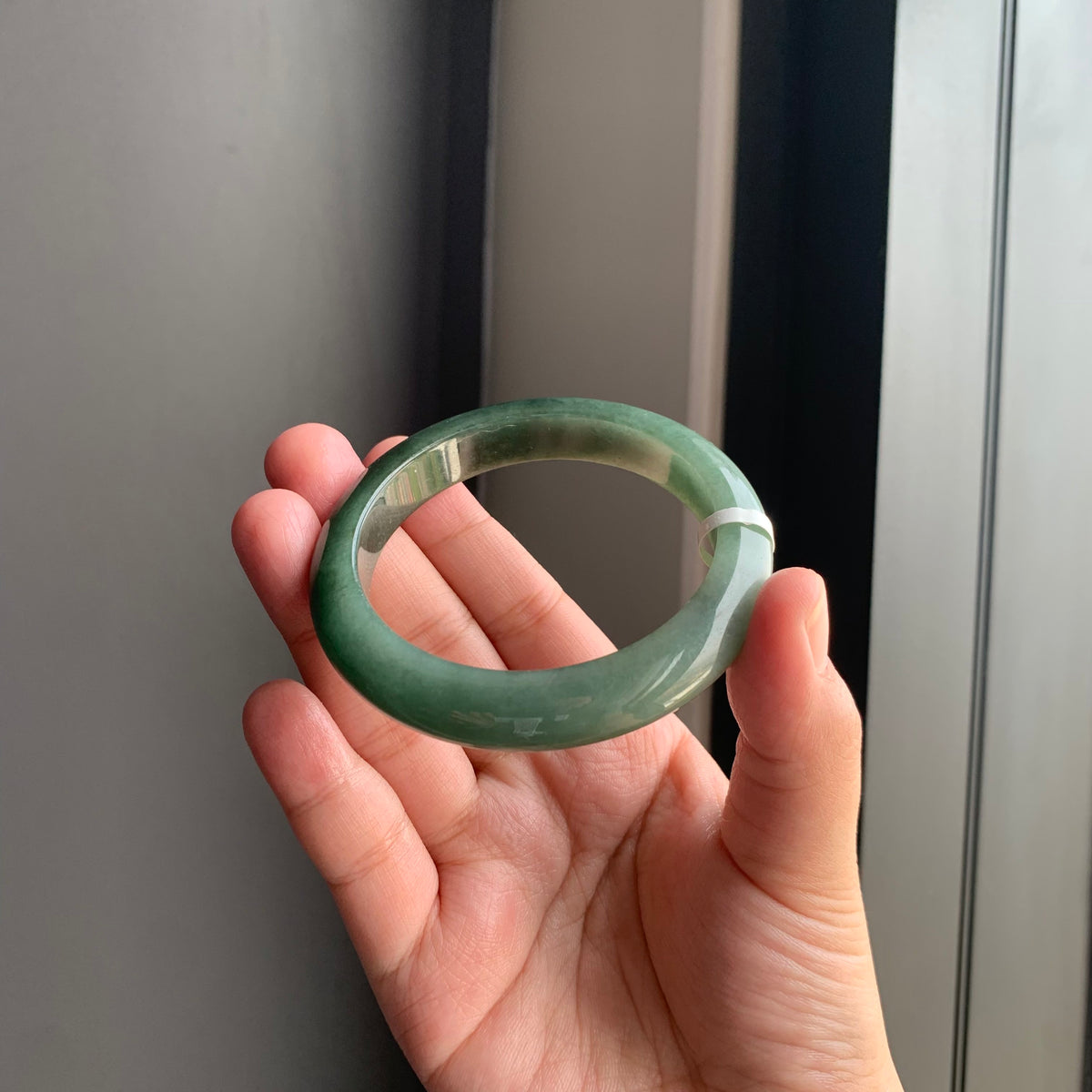 深绿半山水油青正圈手镯 | Deep Green Half-Mountain Water Oily Green Jadeite Bangle