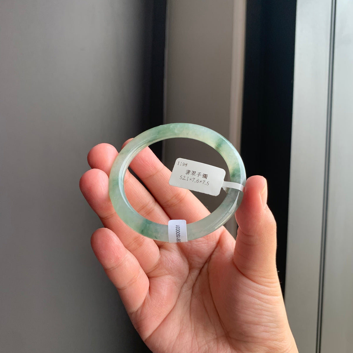冰飘花翡翠圆条手镯 | Icy Floating Green Jadeite Round Bangle
