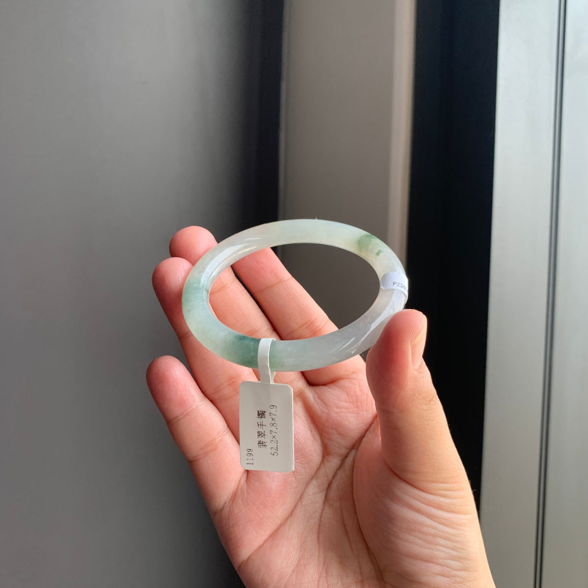 冰飘花翡翠圆条手镯 | Icy Floating Green Jadeite Round Bangle
