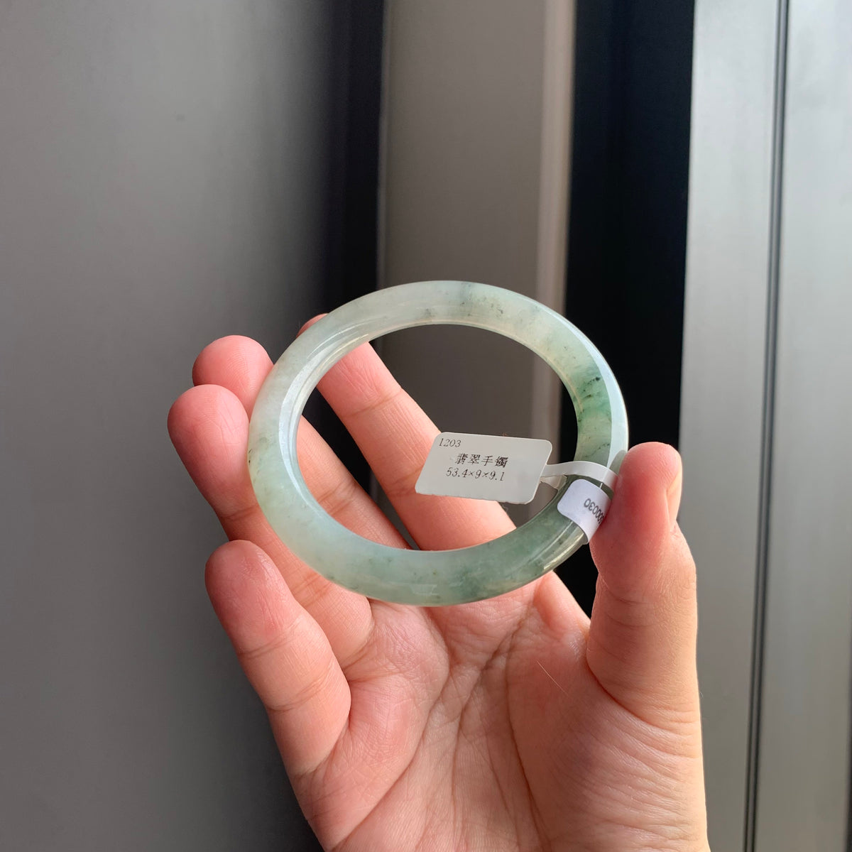 冰润飘绿翡翠圆条手镯 | Icy Floating Green Jadeite Round Bangle