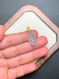 冰胶翡翠福豆吊坠 | Icy Translucent Jadeite Peapod Pendant