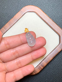 冰胶翡翠福豆吊坠 | Icy Translucent Jadeite Peapod Pendant
