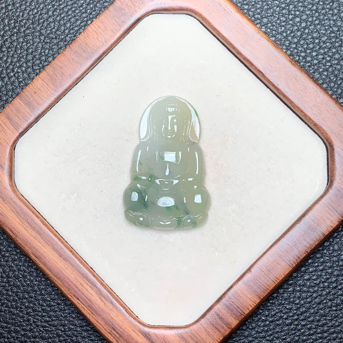 飘花翡翠观音吊坠 | Jadeite Guanyin Pendant with Floating Green