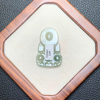 飘花翡翠观音吊坠 | Jadeite Guanyin Pendant with Floating Green