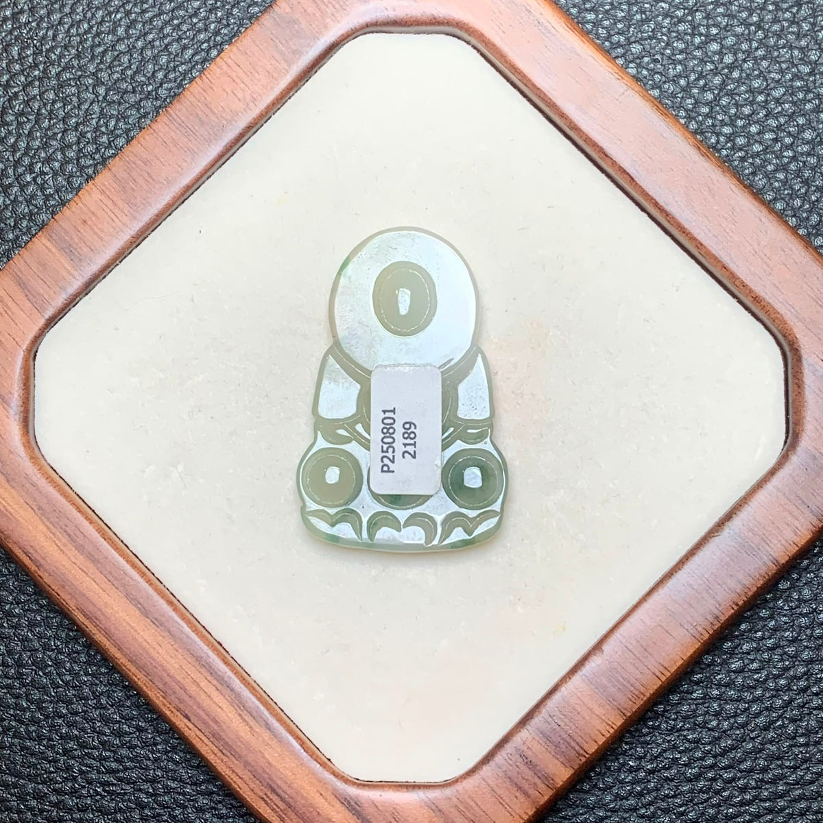 飘花翡翠观音吊坠 | Jadeite Guanyin Pendant with Floating Green
