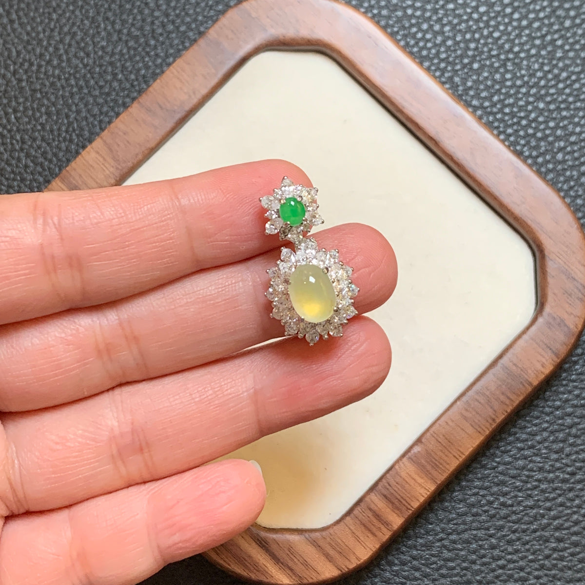 柠檬黄翡翠蛋面吊坠 | Lemon Yellow Jadeite Cabochon Pendant