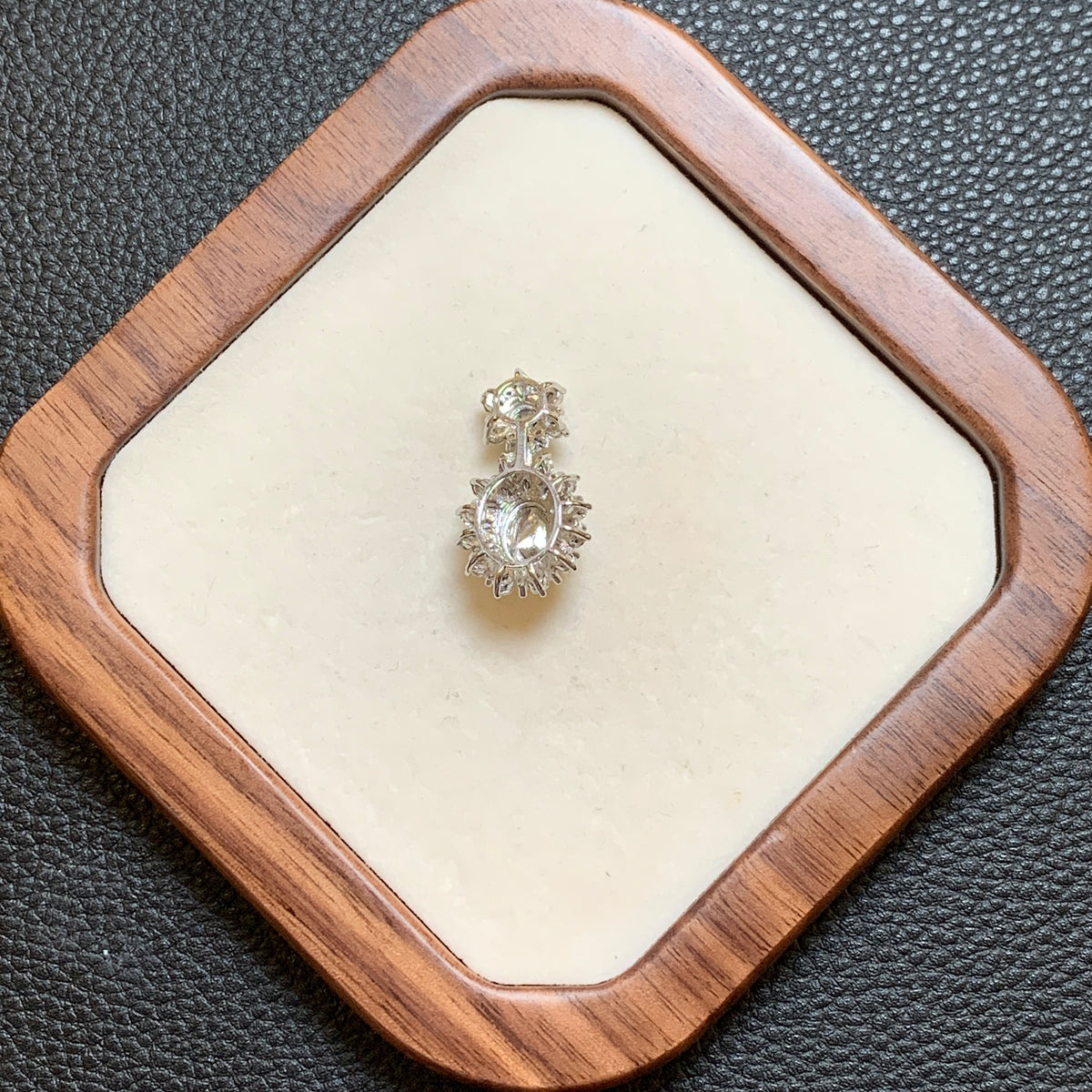 柠檬黄翡翠蛋面吊坠 | Lemon Yellow Jadeite Cabochon Pendant