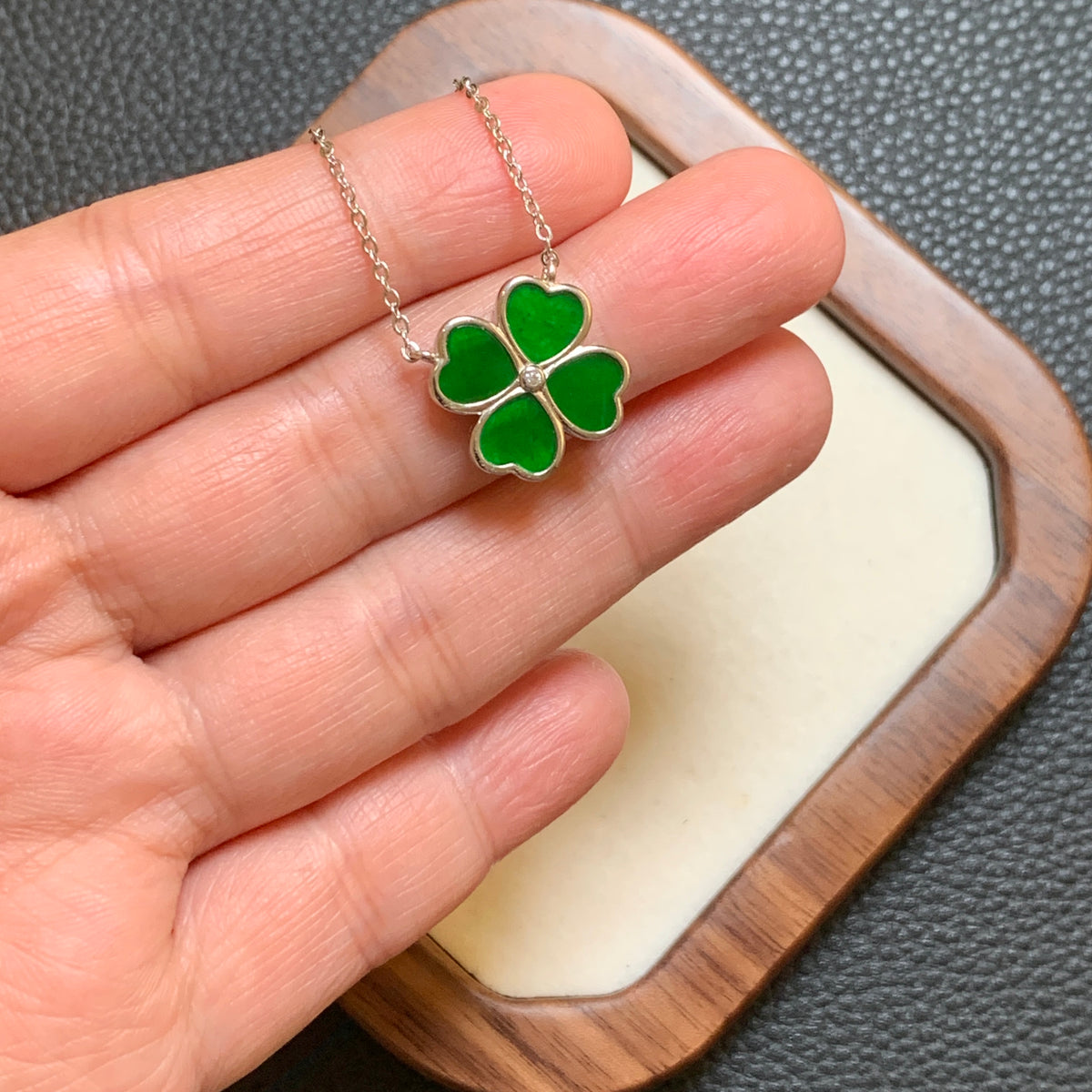 缅干青四叶草项链 | Dry Green Jadeite Four-Leaf Clover Necklace