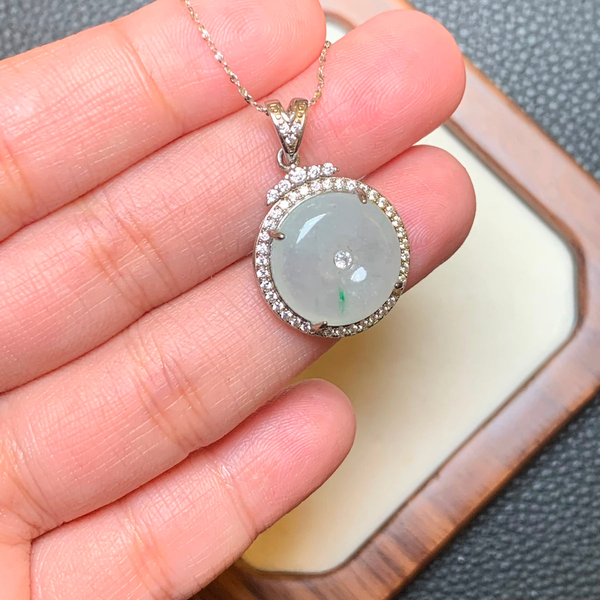 白冰平安扣翡翠吊坠 | Icy White Jadeite Donut Pendant
