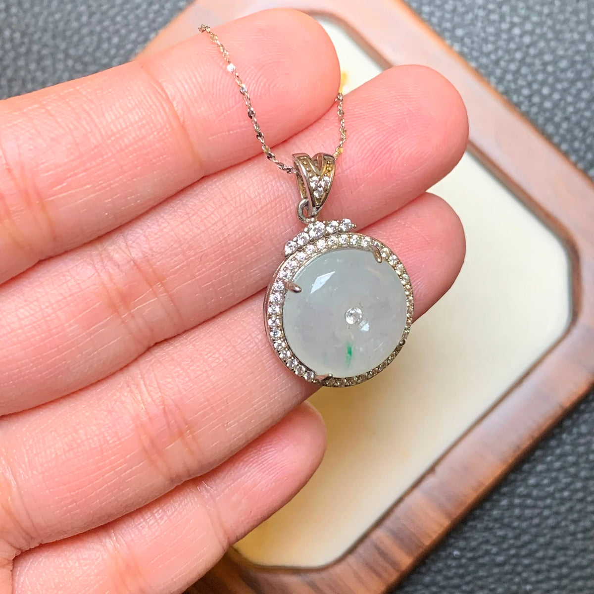 白冰平安扣翡翠吊坠 | Icy White Jadeite Donut Pendant