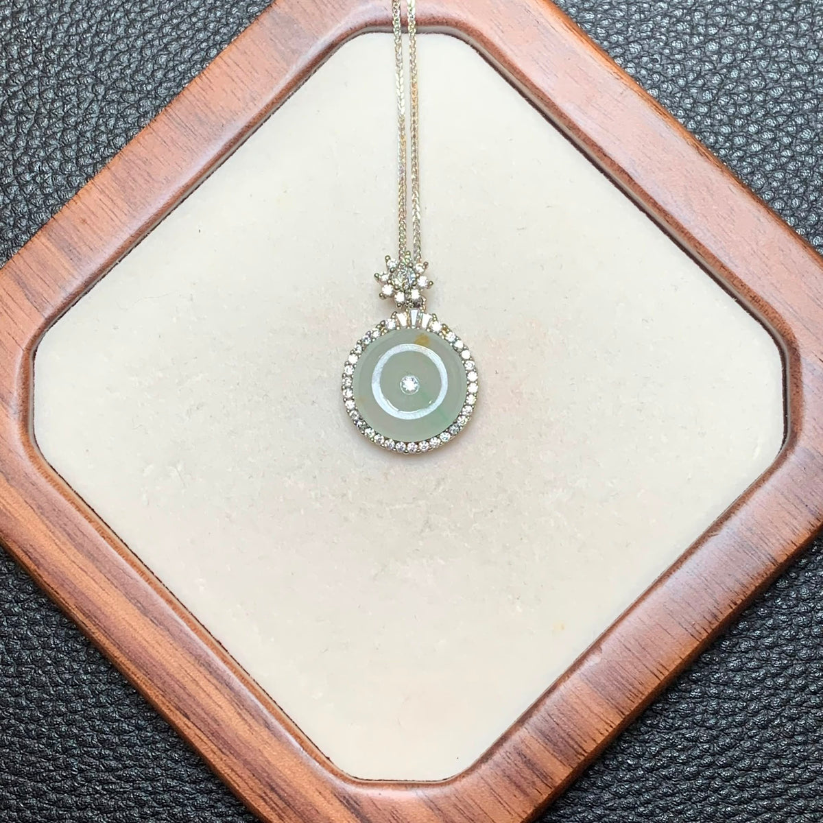 白冰平安扣翡翠吊坠 | Icy White Jadeite Donut Pendant
