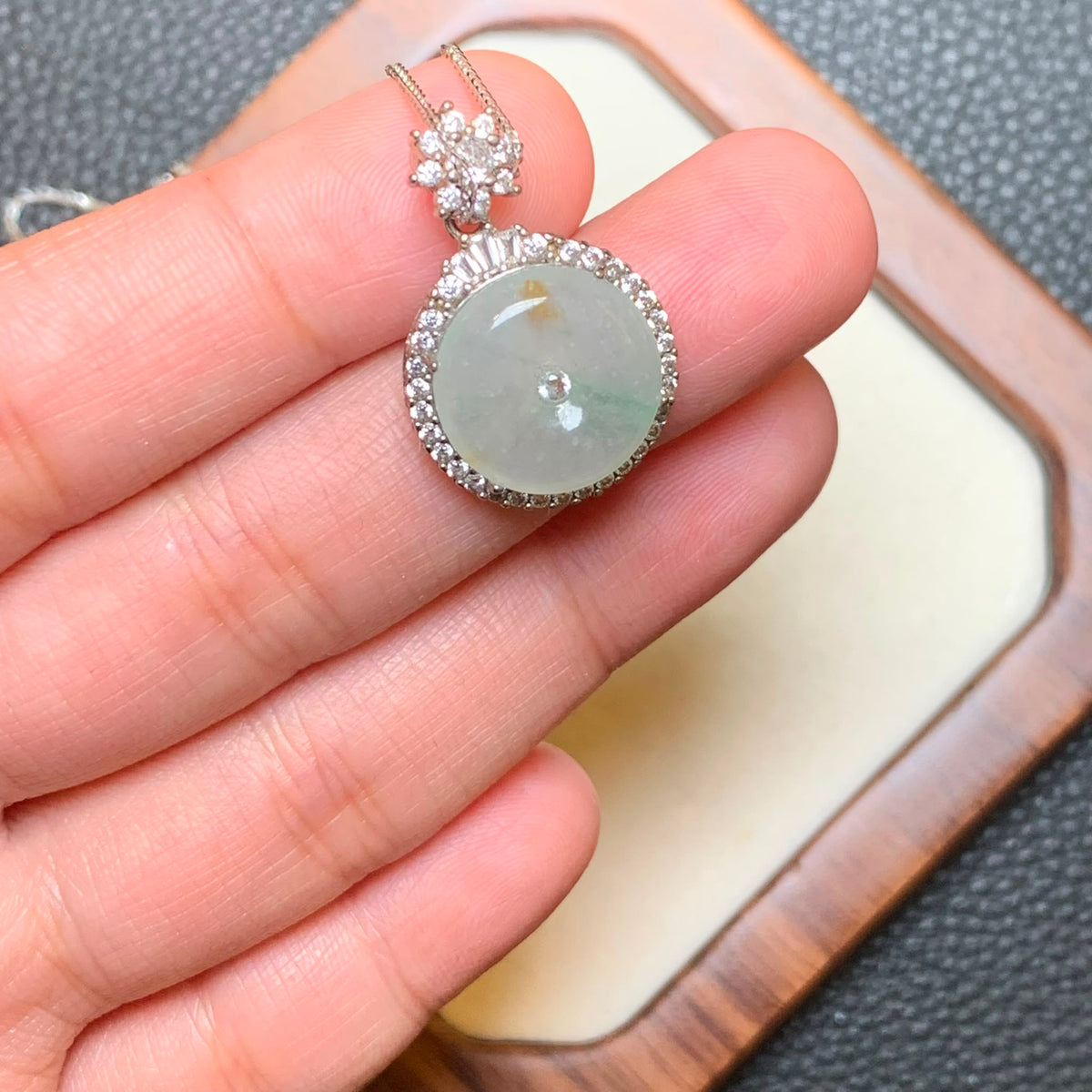 白冰平安扣翡翠吊坠 | Icy White Jadeite Donut Pendant