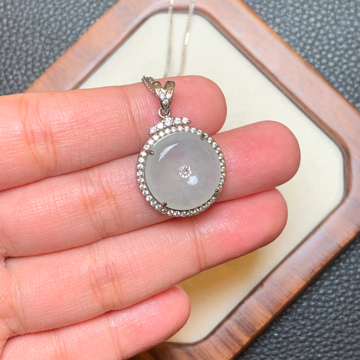 白冰平安扣翡翠吊坠 | Icy White Jadeite Donut Pendant