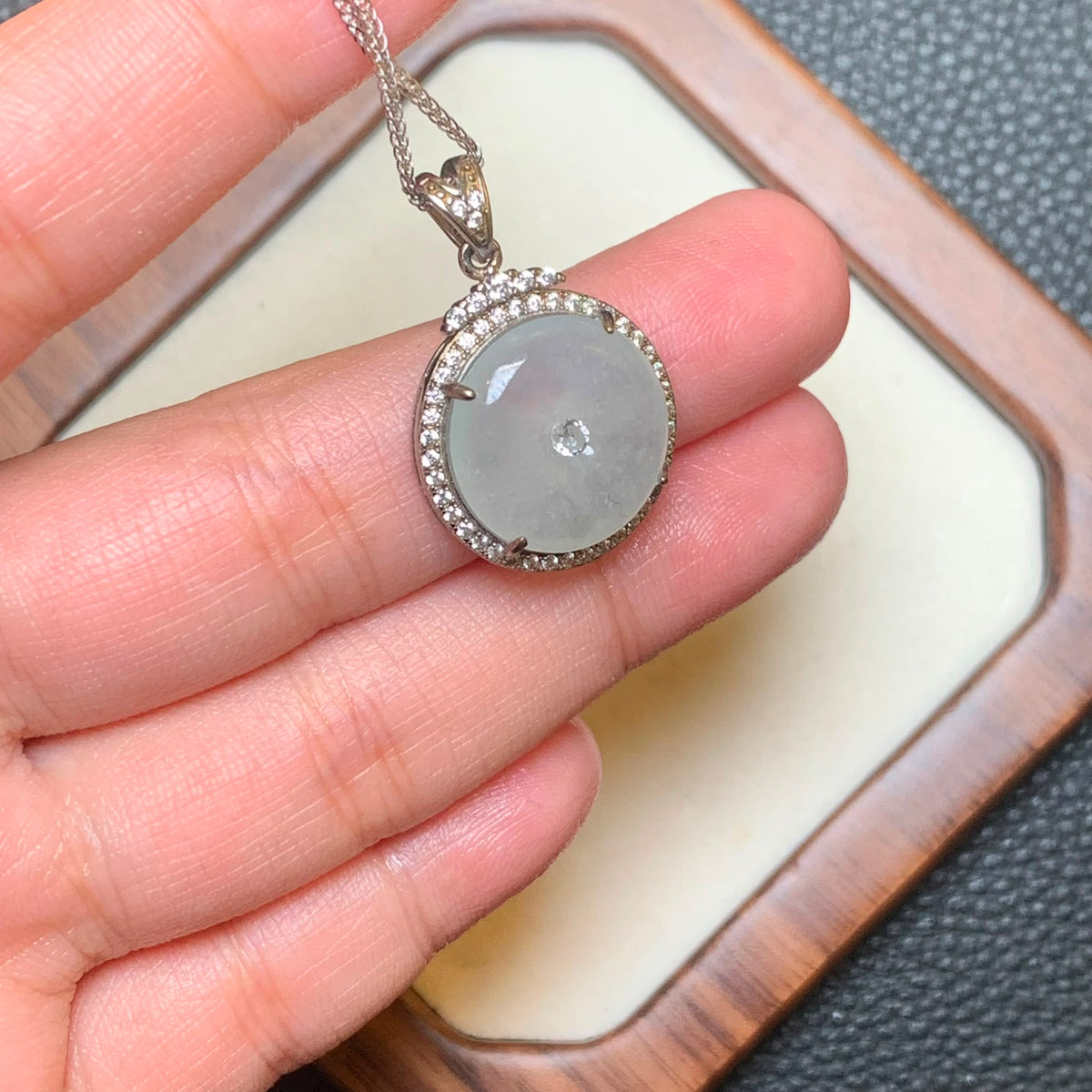 白冰平安扣翡翠吊坠 | Icy White Jadeite Donut Pendant