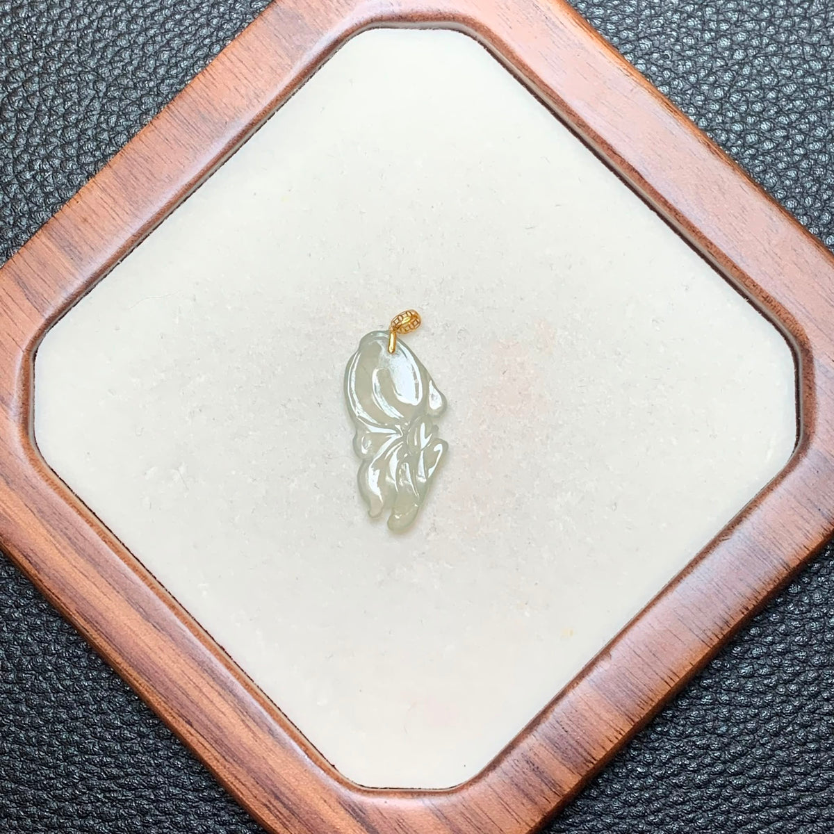 冰胶花精灵翡翠吊坠 | Icy Translucent Jadeite Fairy Pendant