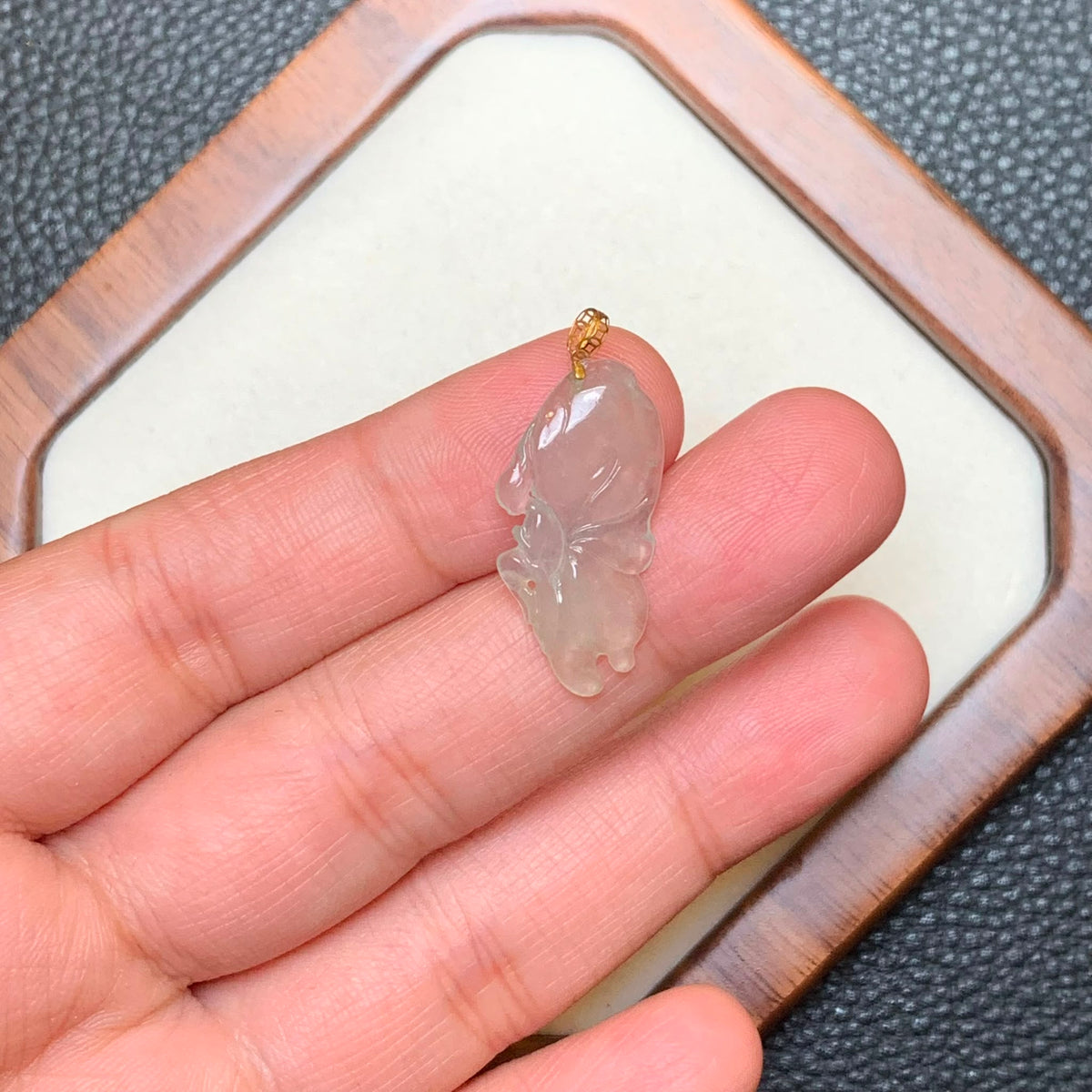 冰胶花精灵翡翠吊坠 | Icy Translucent Jadeite Fairy Pendant