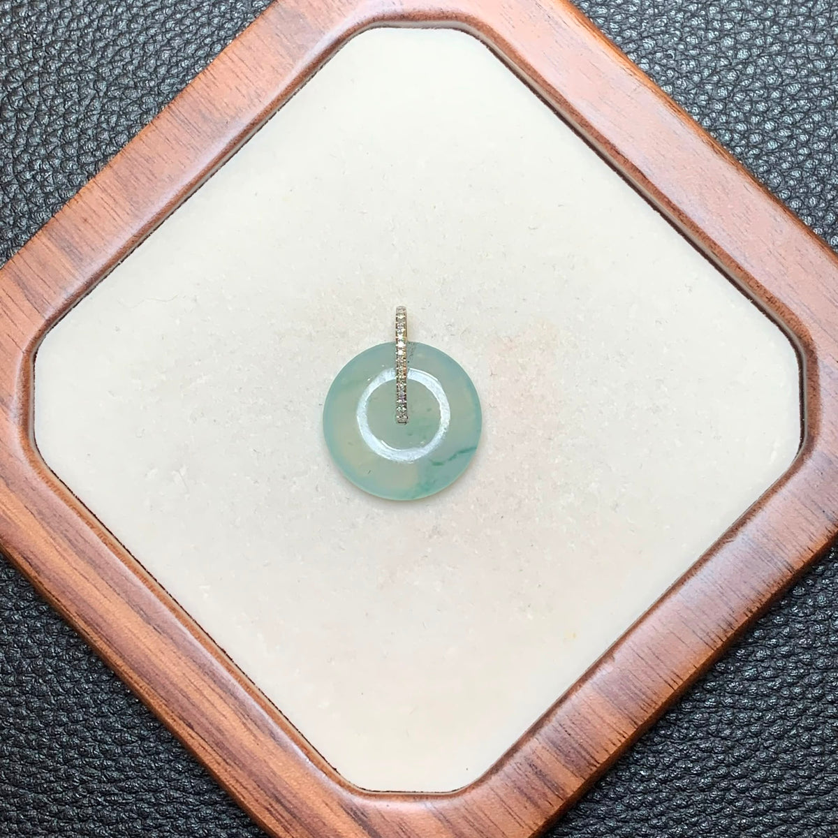 冰绿平安扣翡翠吊坠 | Icy Green Jadeite Donut Pendant