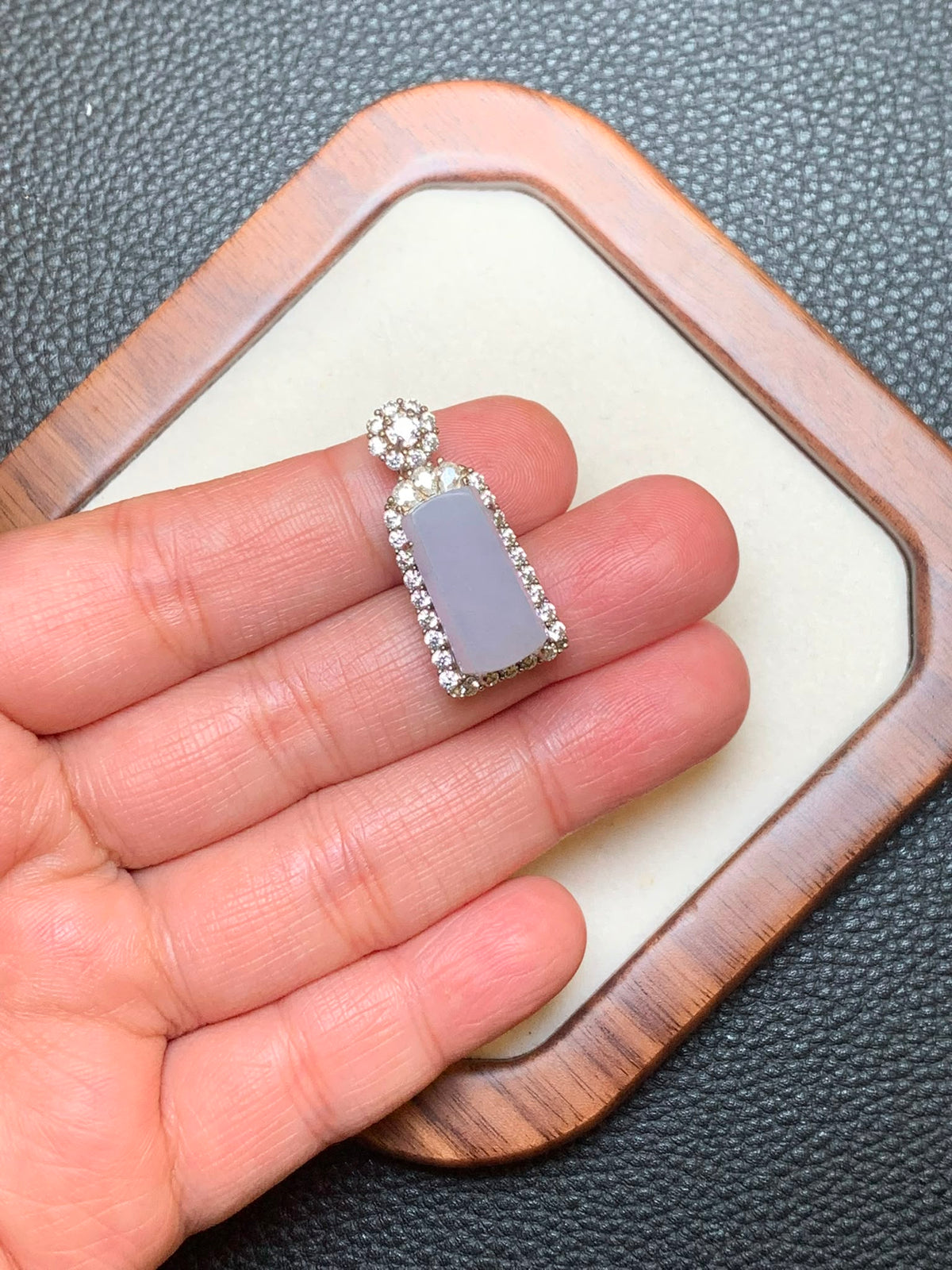 紫罗兰无事牌翡翠吊坠 | Lavender Jadeite Plaque Pendant